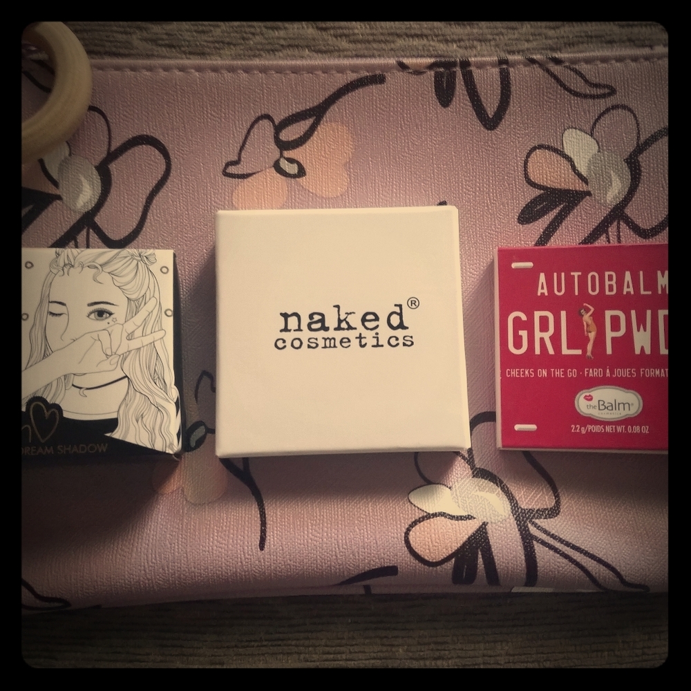 ✴️3 eyeshadows + Ipsy bag✴️